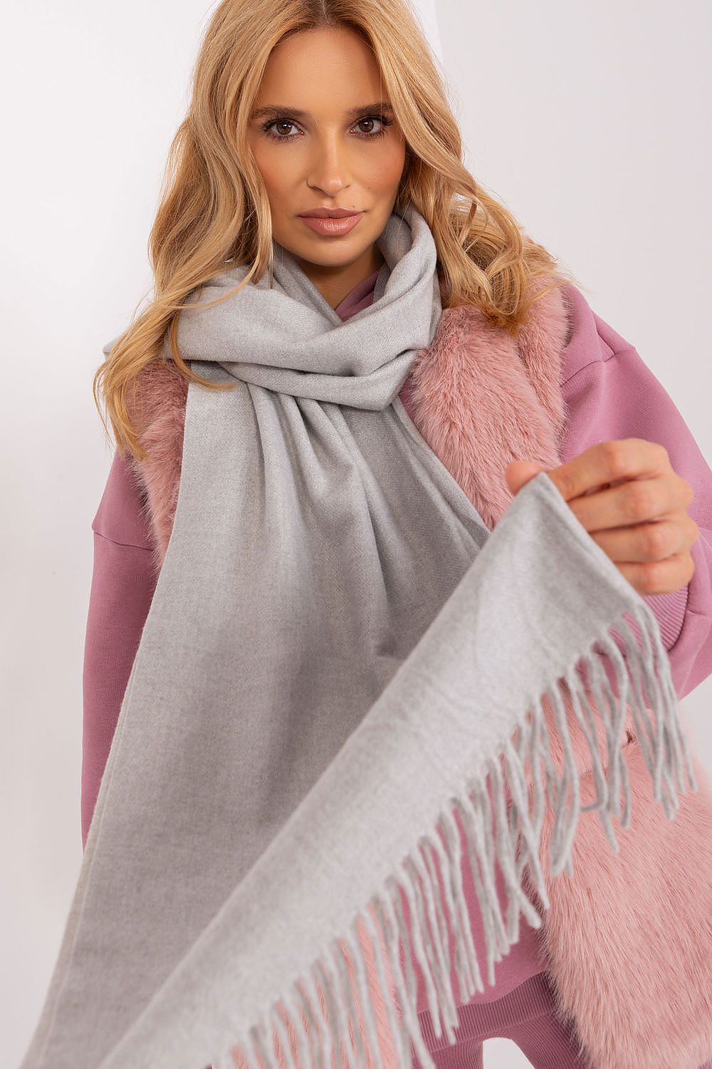  Schal model 187613 Wool Fashion Italia 