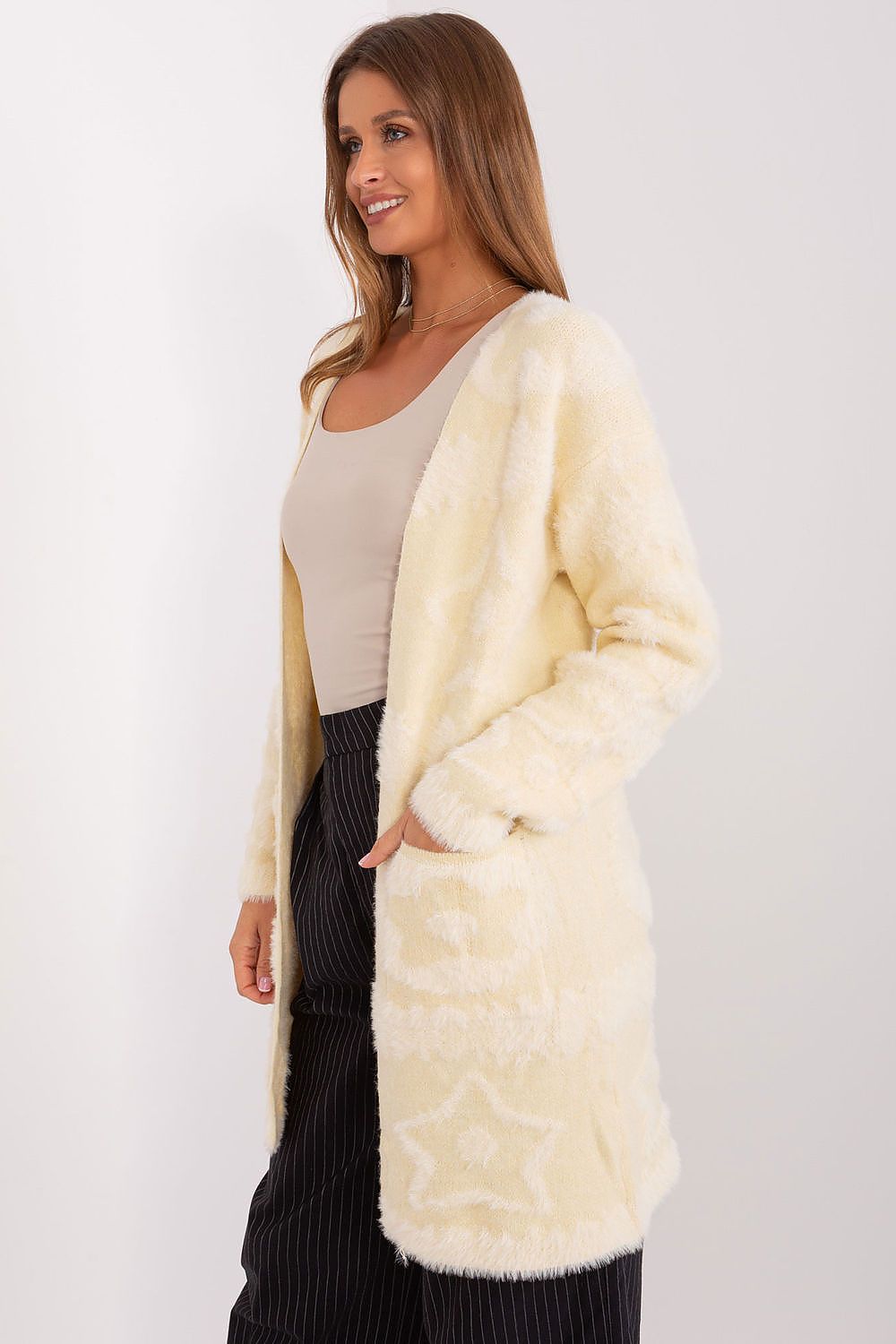  Cardigan model 189217 AT 