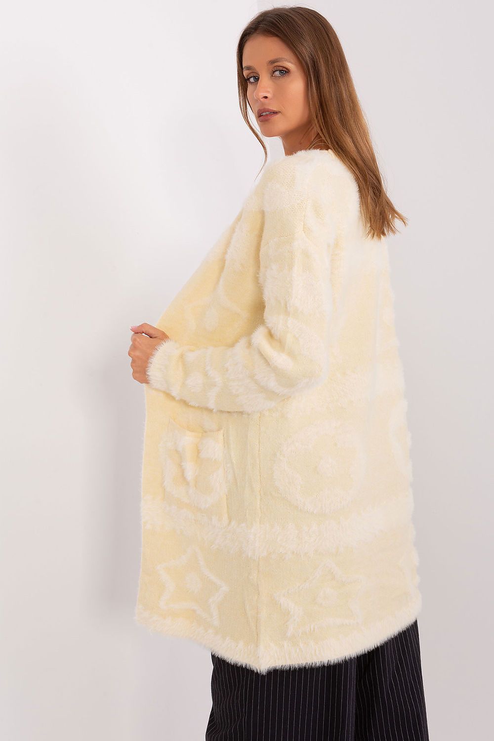  Cardigan model 189217 AT 