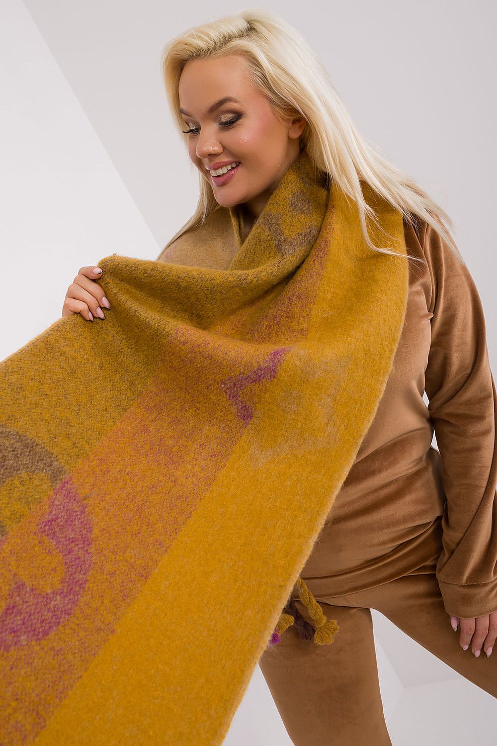  Schal model 190543 Wool Fashion Italia 